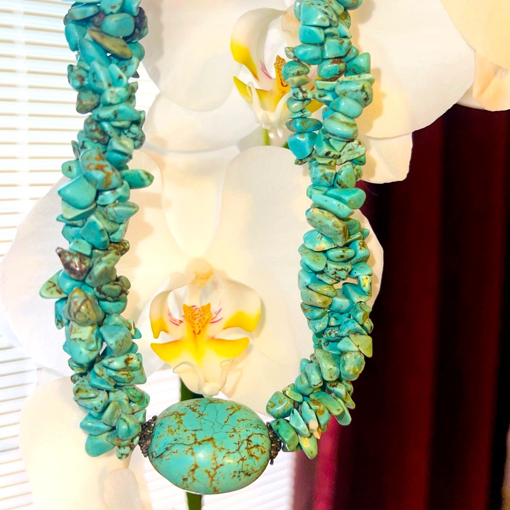 Women necklace and bracelet set